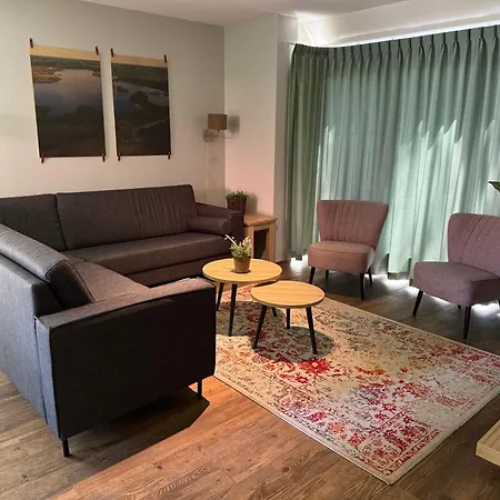 Luxury Near The And Downtown Centrum 8 Апартаменты *