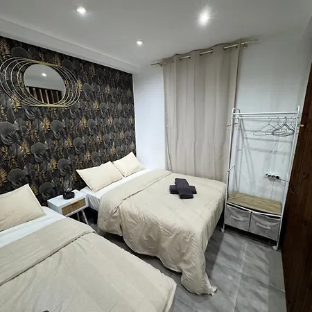 Апартаменты Luxury Near The And Downtown Centrum 8 *