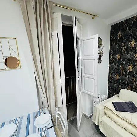 Апартаменты Luxury Near The And Downtown Centrum 8 *